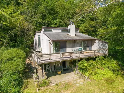 9 Howe Rd, Litchfield, CT 06759
