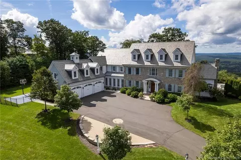 45 Deercliff Rd, Avon, CT 06001