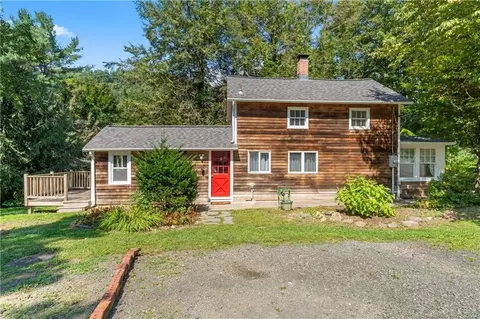 39 Cherry St, Newtown, CT 06482