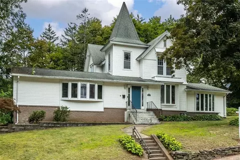 27 N Park St, Ellington, CT 06029