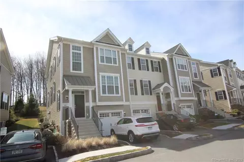22 Moorland Dr #22, Danbury, CT 06810