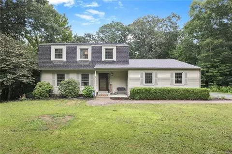 16 Winthrop Dr, East Lyme, CT 06333
