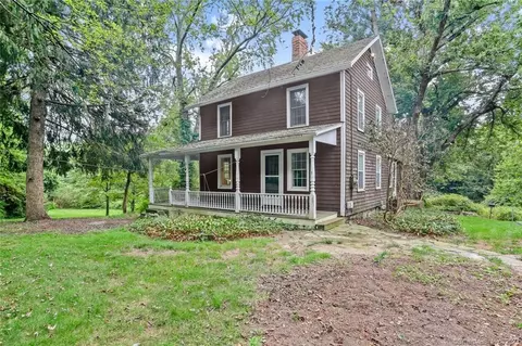 1 Old Newtown Rd, Monroe, CT 06468