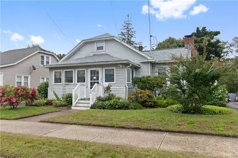 32 Tuttle Pl, East Haven, CT 06512