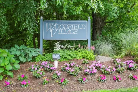 196 Glengarry Rd #196, Fairfield, CT 06825
