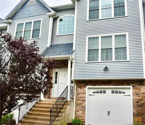 4 Oak Branch Dr #4, Brookfield, CT 06804