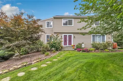 138 Village Dr, Shelton, CT 06484