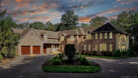 192 Little Fox Ln, Southbury, CT 06488