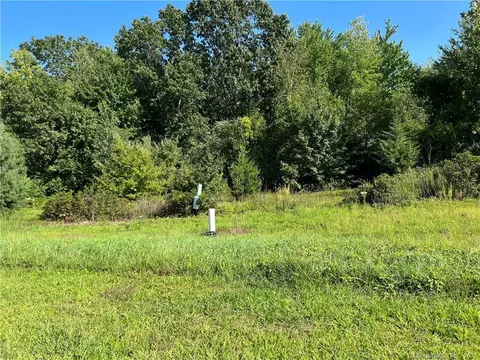 260 Nutmeg Rd S, South Windsor, CT 06074