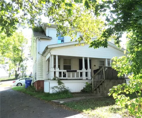 2 Prospect Pl, Cromwell, CT 06416