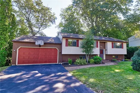 263 Juniper Ridge Dr, Waterbury, CT 06708