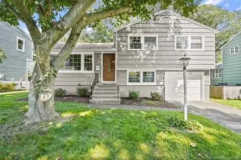 124 Sunset Ave, Fairfield, CT 06824