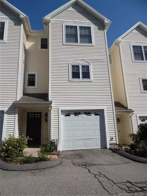 186 Summit St #186, Norwich, CT 06360