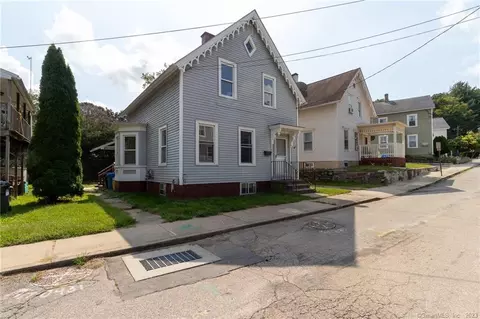 19 Penobscot St, Norwich, CT 06360