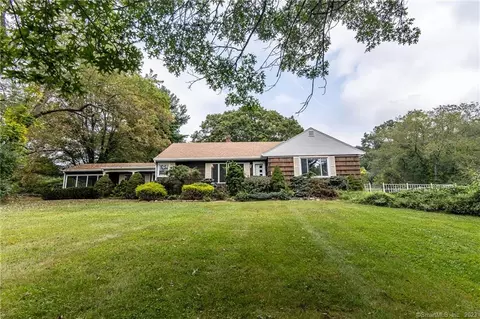 90 Hagstrom Rd, North Grosvenor Dale, CT 06255
