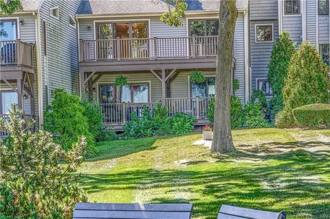 25 Turtle Bay Dr #25, Branford, CT 06405