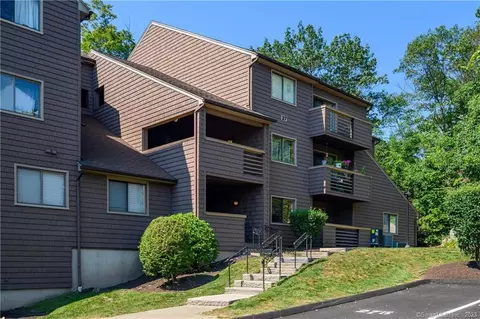 166 Old Brookfield Rd #27B1, Danbury, CT 06811