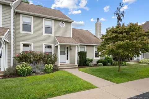 17 Michelle Ln #17, Stonington, CT 06355