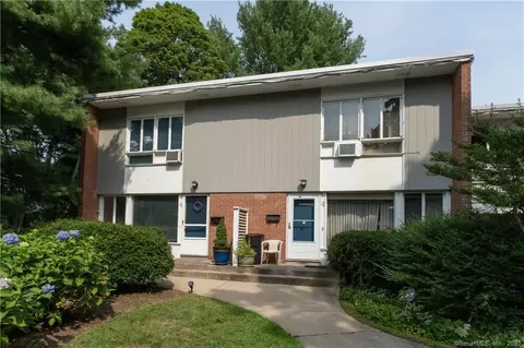 21 N Lake Dr #21, Hamden, CT 06517
