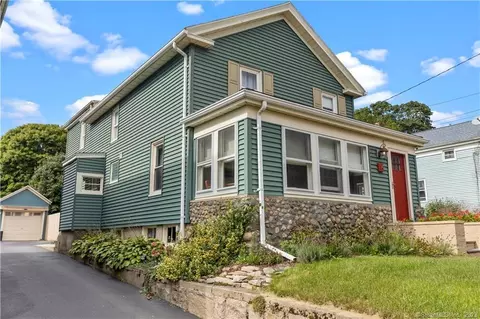 14 Robinson St, Stonington, CT 06379