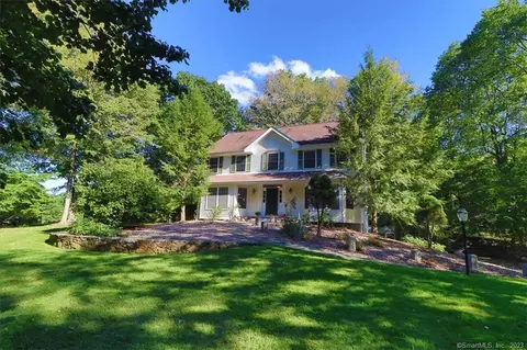 9 Newman Pl, Brookfield, CT 06804