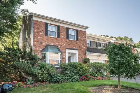 100 Tunxis Vlg #100, Farmington, CT 06032