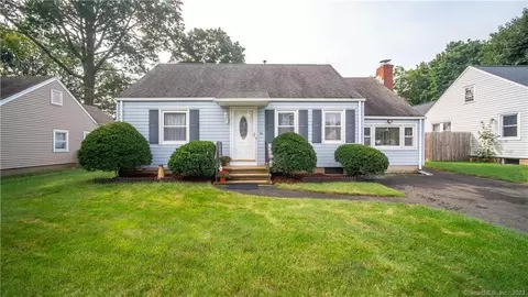 96 Piper Rd, Hamden, CT 06514