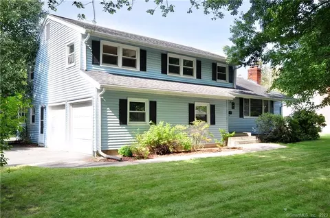 39 Sunnyfield Dr, Windsor, CT 06095
