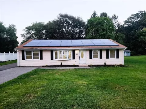 14 Meeting House Ln, Ledyard, CT 06339
