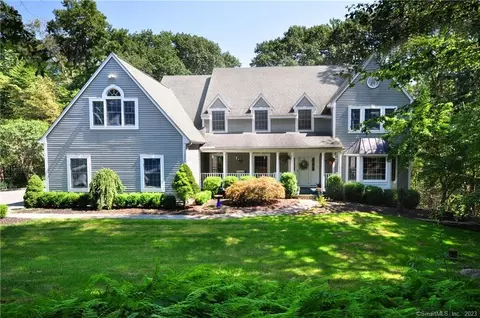 45 Fox Ridge Dr, New Milford, CT 06776