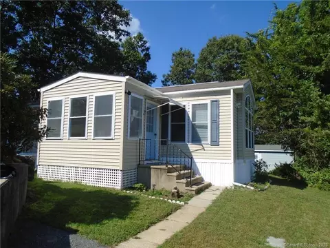 11 Sunshine Ter, North Grosvenor Dale, CT 06255