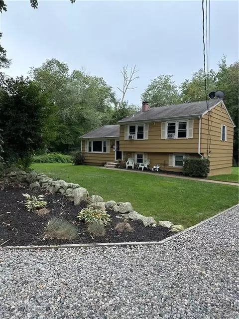 89 Cow Hill Rd, Clinton, CT 06413