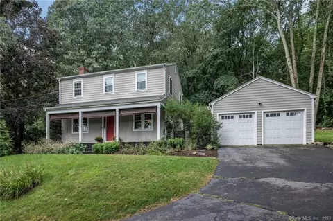 10 Heritage Rd, East Lyme, CT 06333