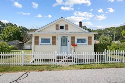 6 Point St, Preston, CT 06365