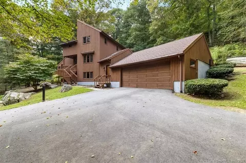 35 S Dish Mill Rd, Higganum, CT 06441