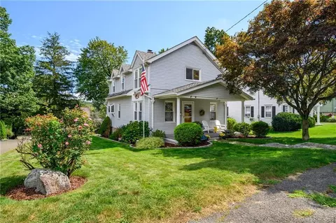 81 Knickerbocker Ave, Stamford, CT 06907