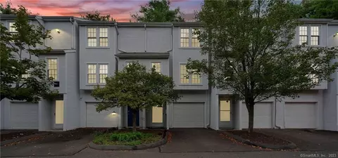 380 Hitchcock Rd #131, Waterbury, CT 06705