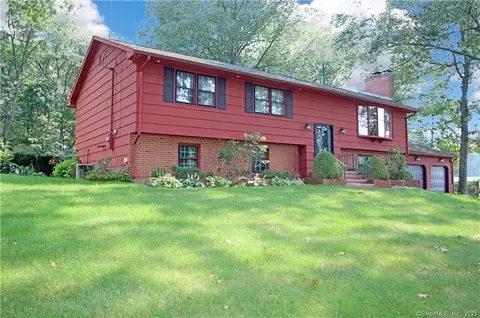26 Sachem Dr, North Haven, CT 06473
