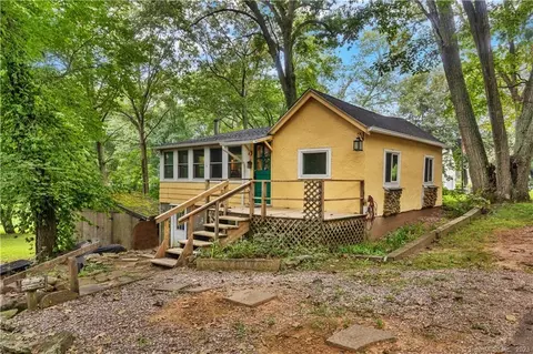 69 River Rd, Clinton, CT 06413