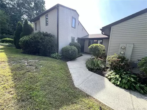 123 Butternut Ln #123, Bristol, CT 06010