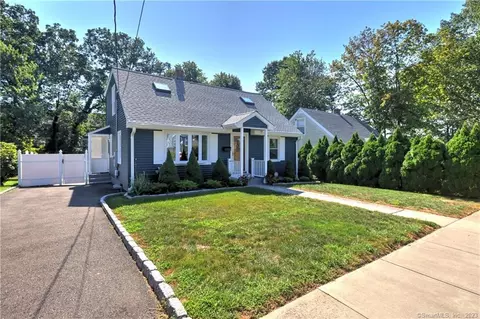 33 Danenberg Pl, West Haven, CT 06516