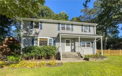 15 Olson Dr, Vernon, CT 06066