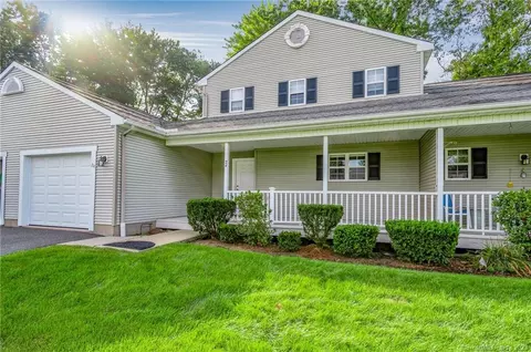 24 Dibble Hollow Ln #24, Windsor Locks, CT 06096