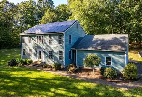 32 Perkins Rd, Southbury, CT 06488
