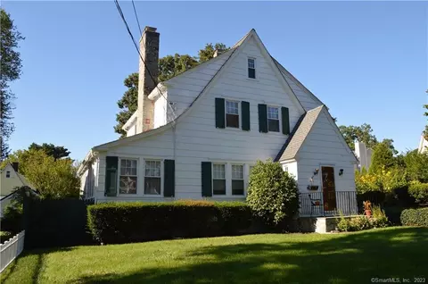 306 Mapledale Pl, Bridgeport, CT 06610