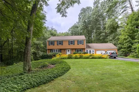 109 Rosewood Rd, Avon, CT 06001