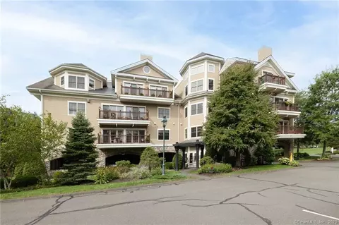 452 Heritage Rd #102, Southbury, CT 06488
