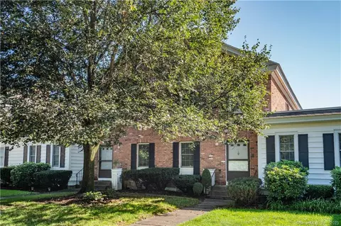 580 Mountain Rd #H, West Hartford, CT 06117