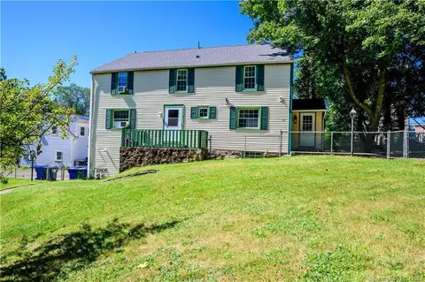 55 Swift St, Branford, CT 06405