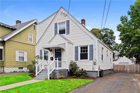 395 3rd Ave, West Haven, CT 06516